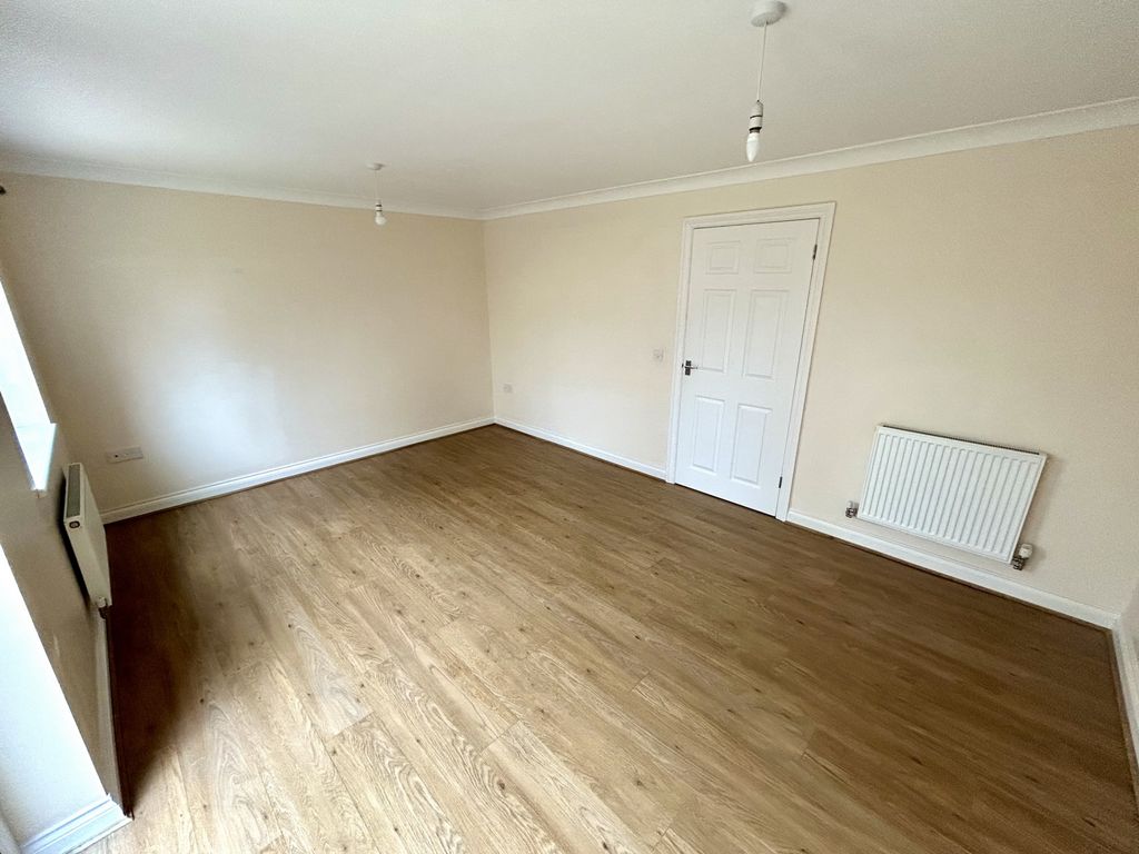 Property photo 3 of 13 Photo 8