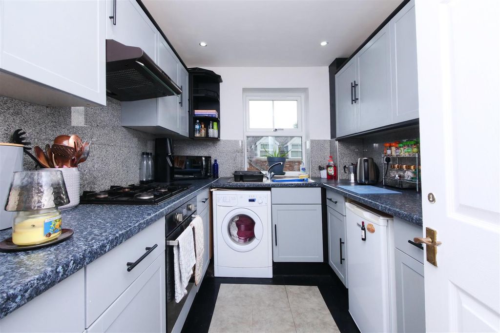 Property photo 2 of 13 Pnmb0674.Jpg