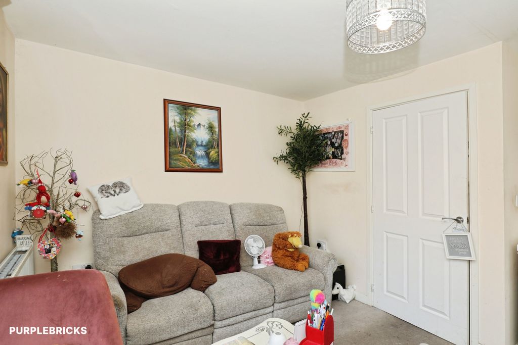 Property photo 2 of 20