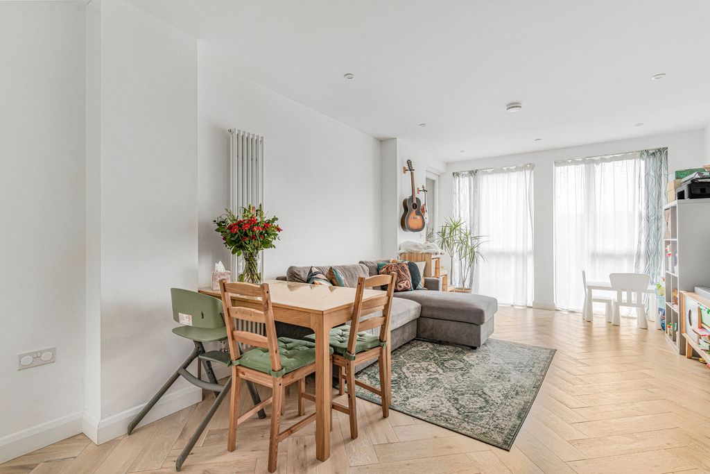 Property photo 2 of 19 Reception/Kitchen