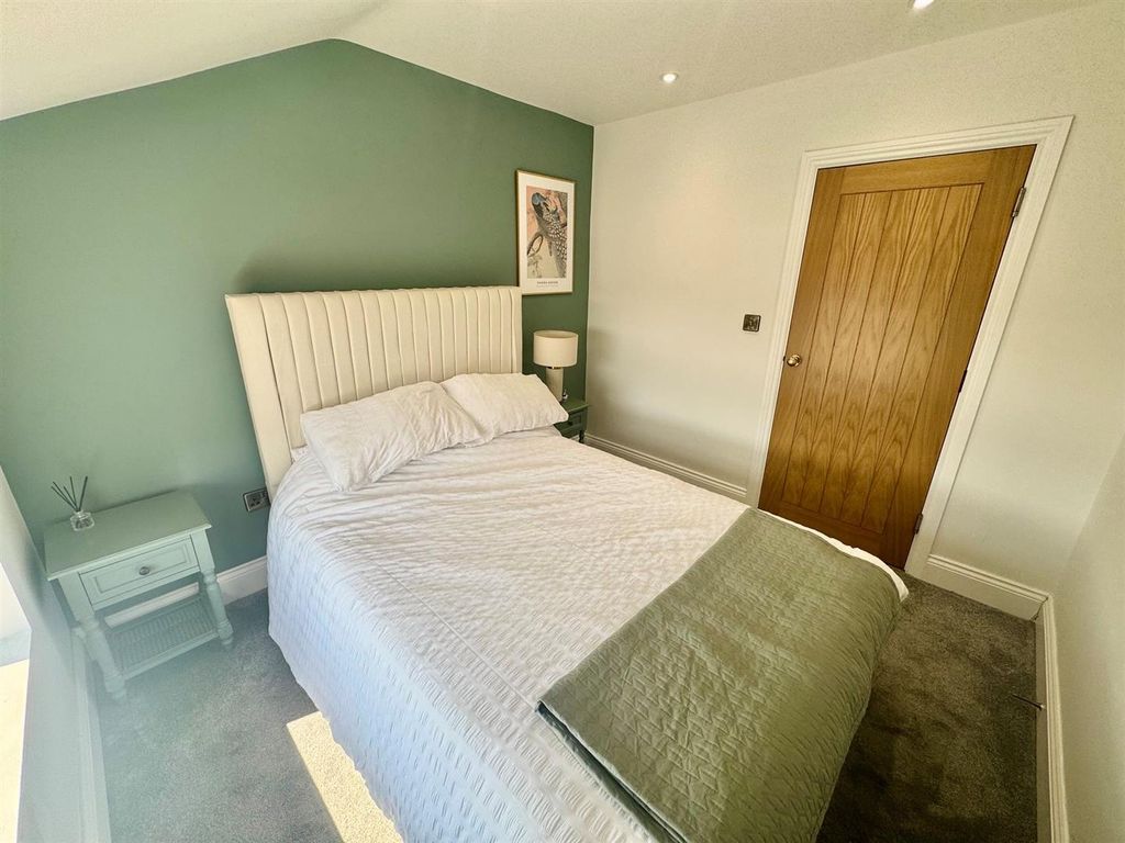 Property photo 2 of 15 Bedroom B.Jpg