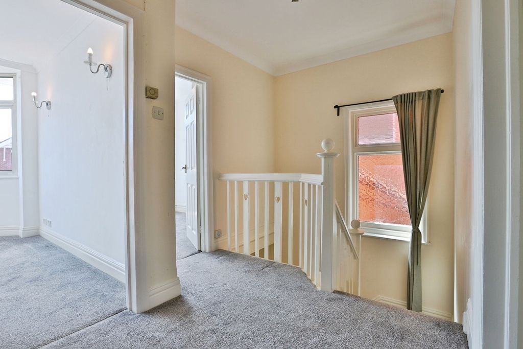 Property photo 2 of 11 Pbox-Img.Jpg