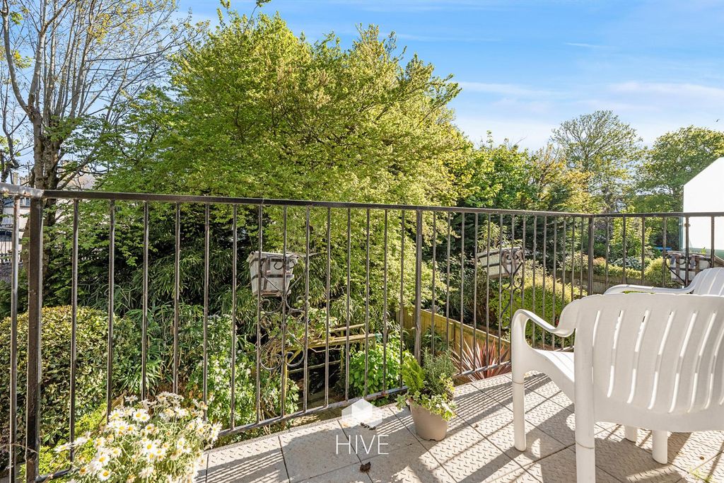 Property photo 3 of 31 Balcony
