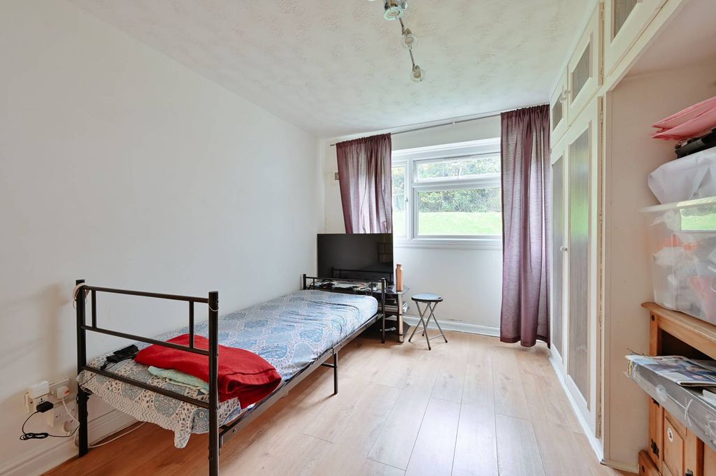 Property photo 3 of 6