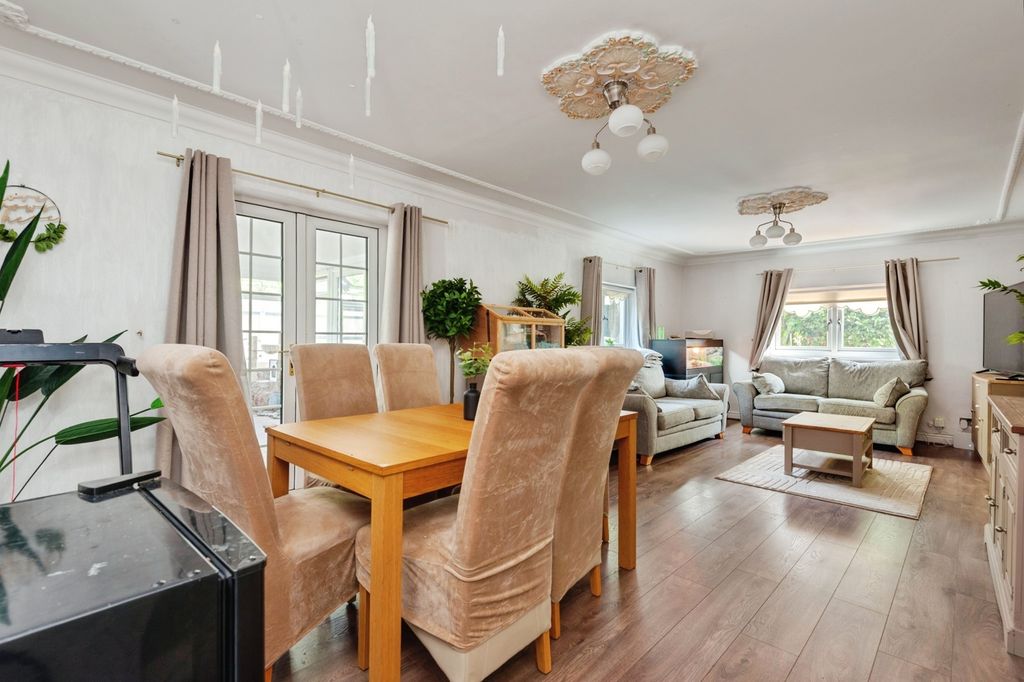 Property photo 3 of 28 Pbox-Img.Jpg