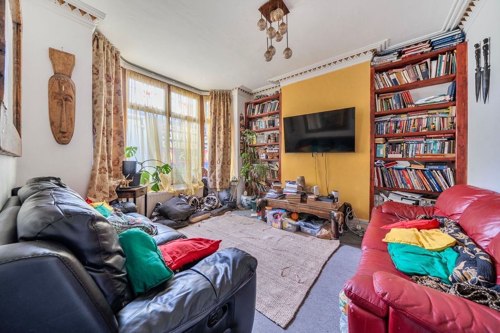 Property photo 2 of 25