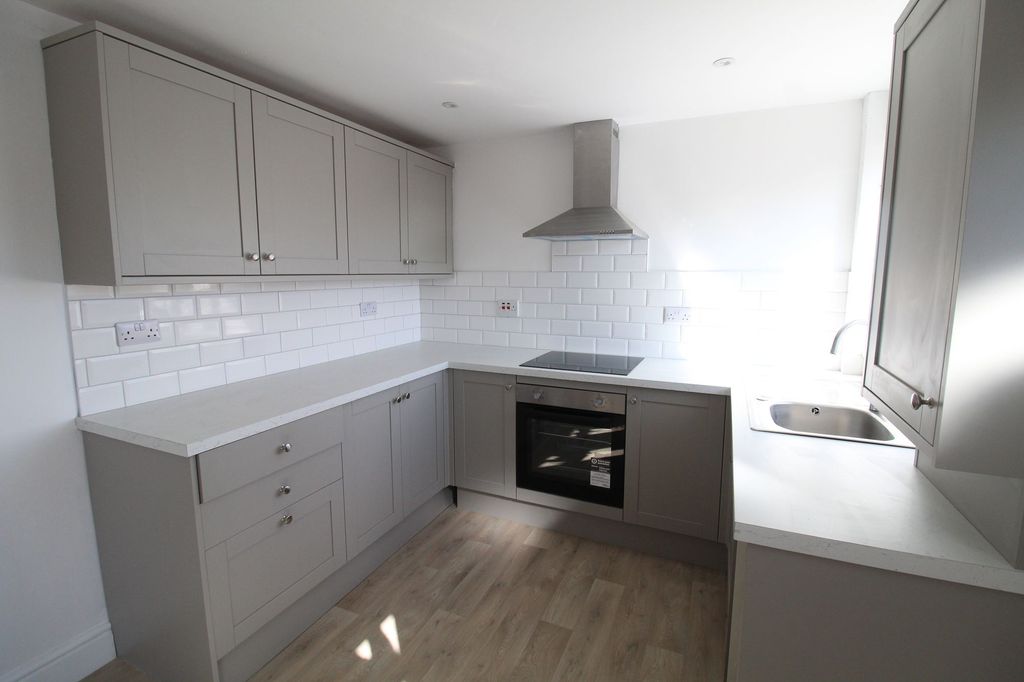 Property photo 2 of 10 Kitchen