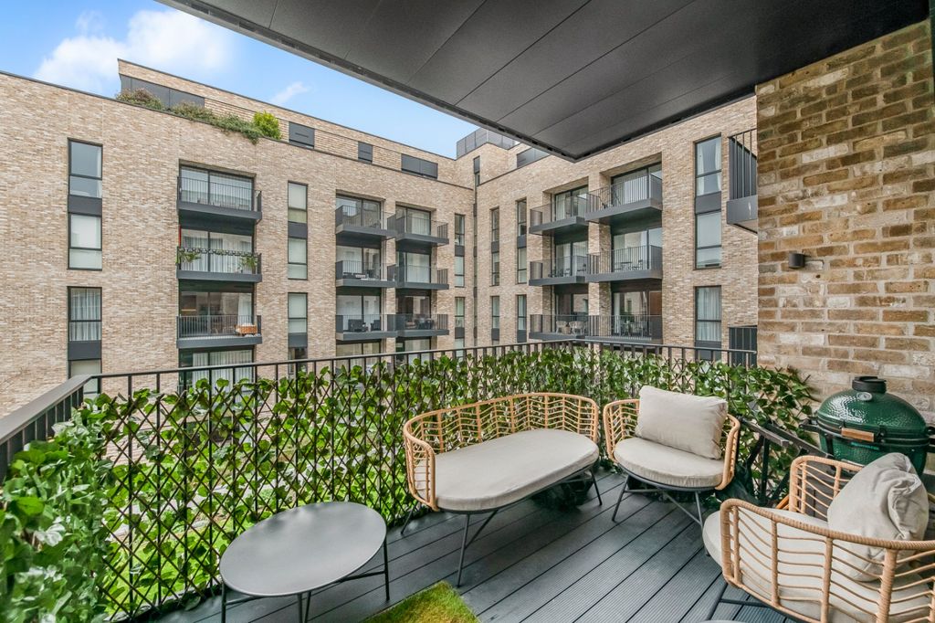 Property photo 2 of 18