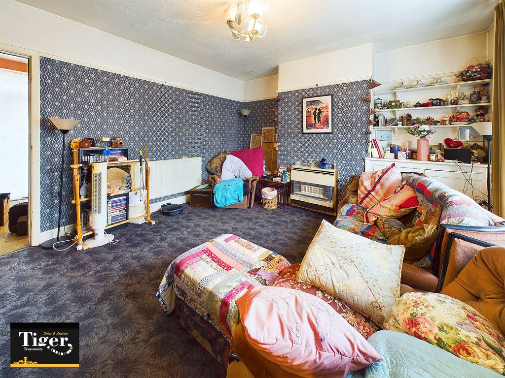 Property photo 3 of 10 Cam02176G0-Pr0469-Still003