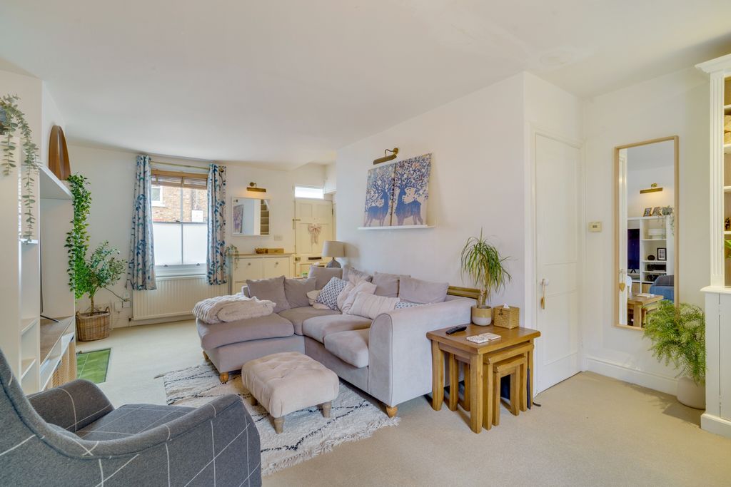 Property photo 1 of 15 Photo 4