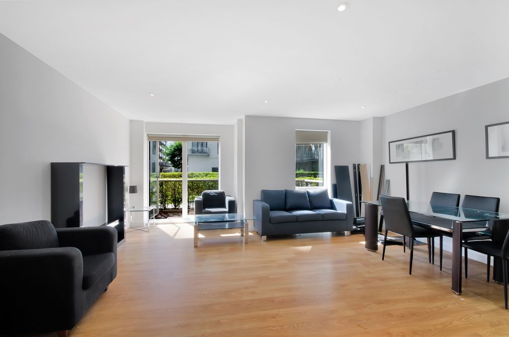 Property photo 1 of 9 Living Area - Kara C