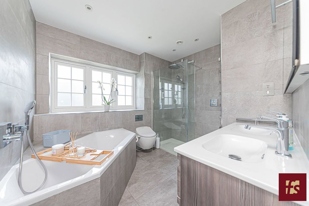 Additional image 30 of 5 bed detached house for saleTalisman Close, Crowthorne, Berkshire RG45