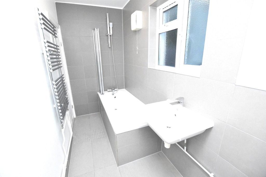 Property photo 3 of 10 Picture No. 04