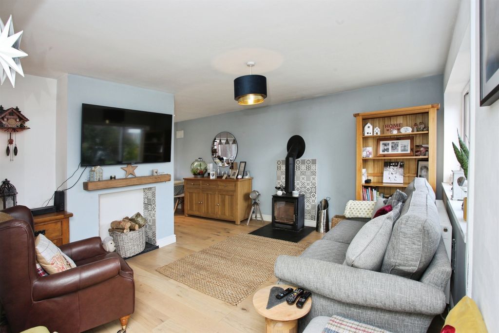 Property photo 3 of 28