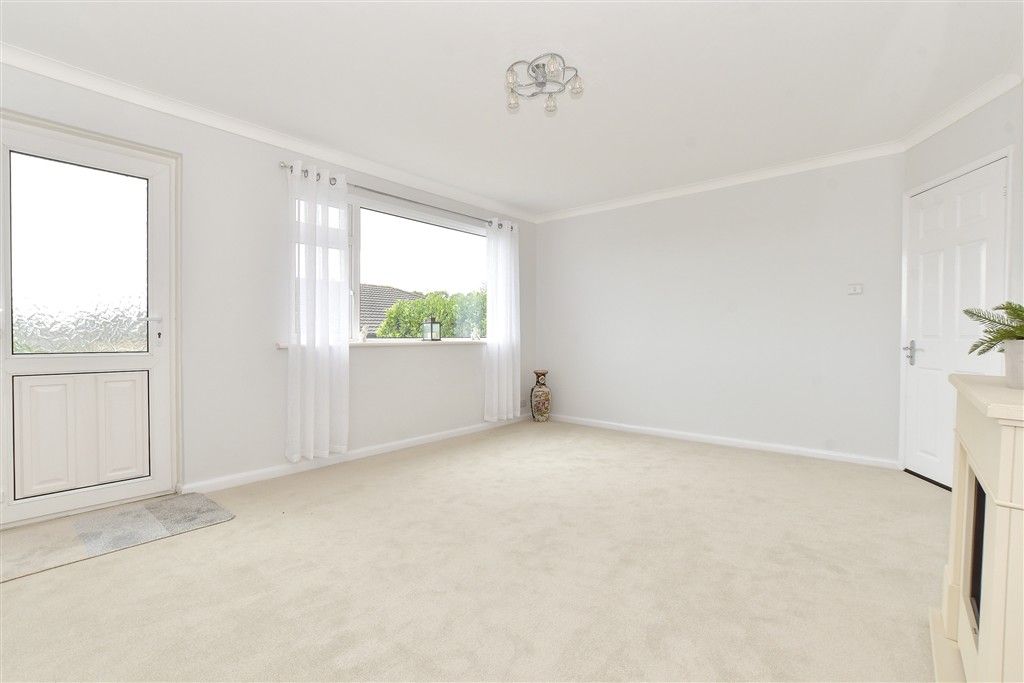 Property photo 2 of 14 Lounge