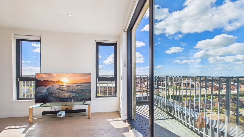 Property photo 2 of 14