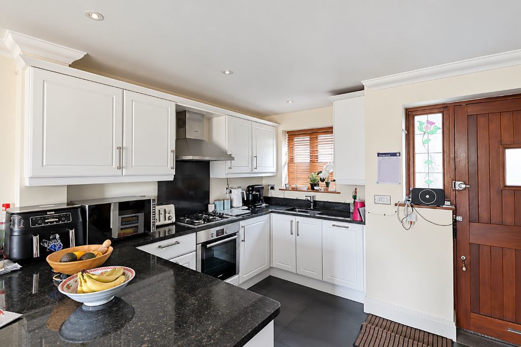 Property photo 3 of 8 Kitchen
