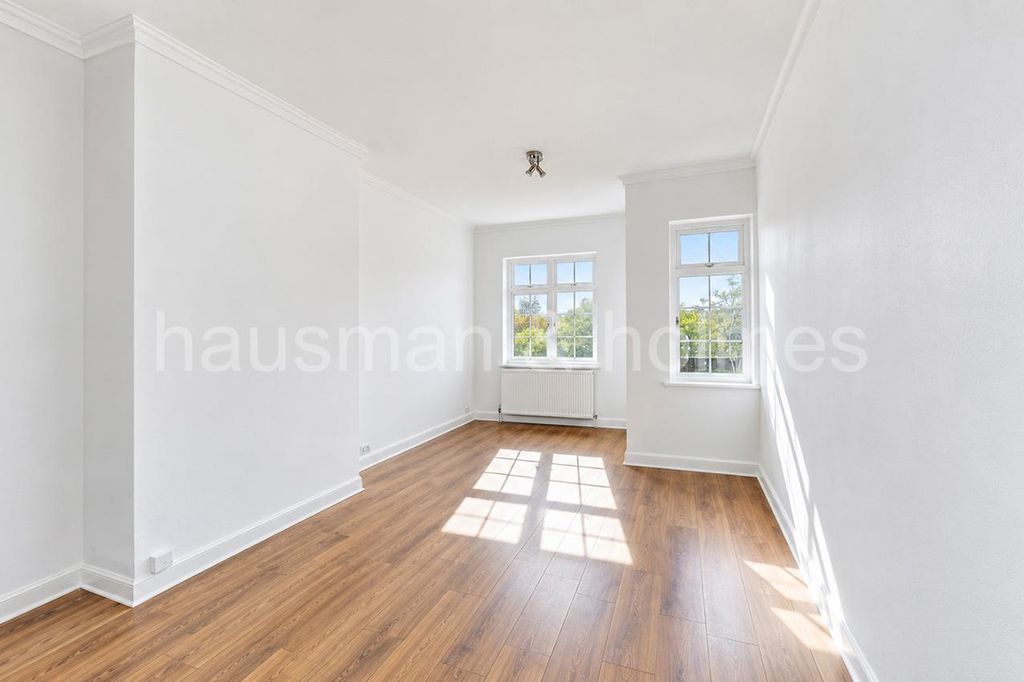 Property photo 3 of 14 W03.Jpg