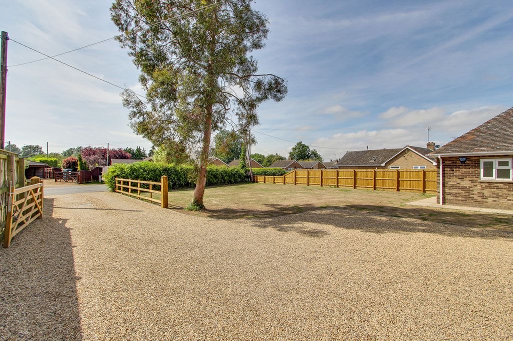 Property photo 2 of 31
