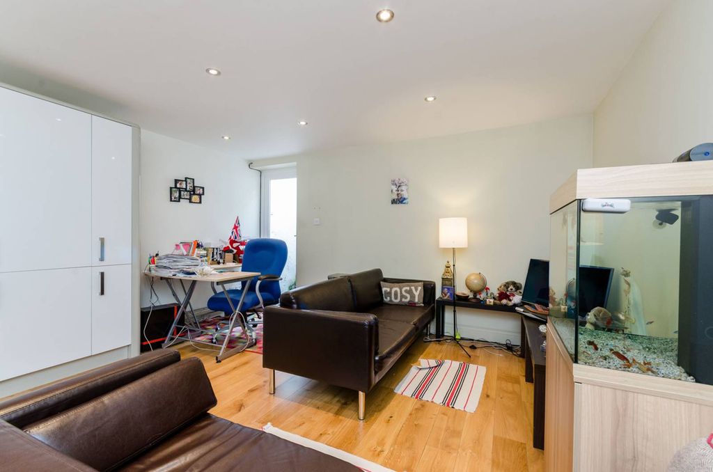 Property photo 3 of 7