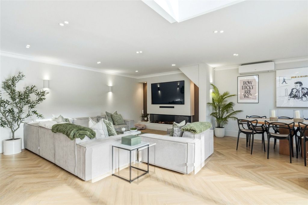 Additional image 6 of 5 bed detached house for saleThe Crescent, Loughton, Essex IG10