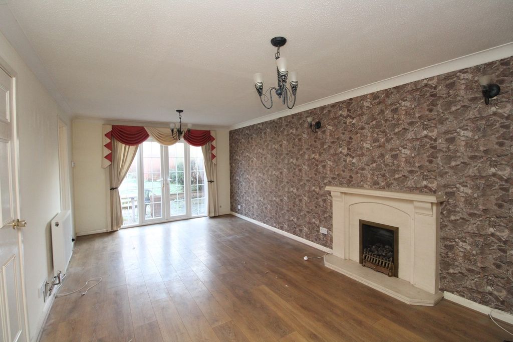 Property photo 3 of 9 Lounge