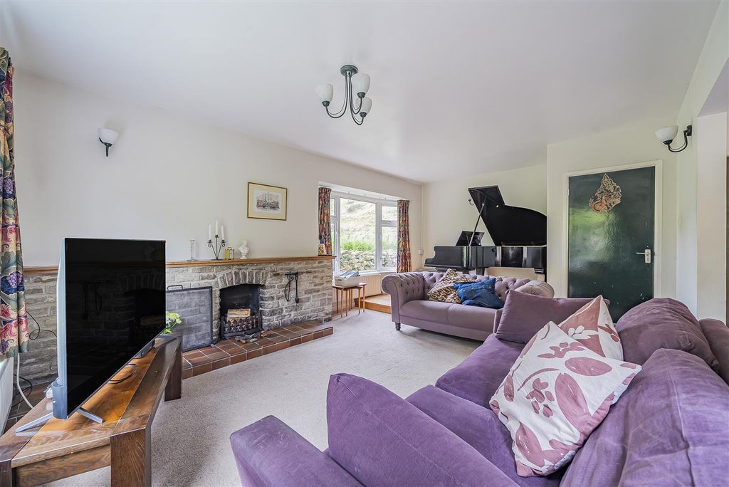 Property photo 3 of 22 Sitting Room
