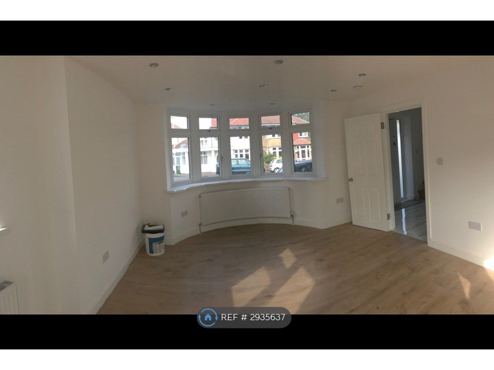 Property photo 3 of 14 Front Bay Window And Entrance