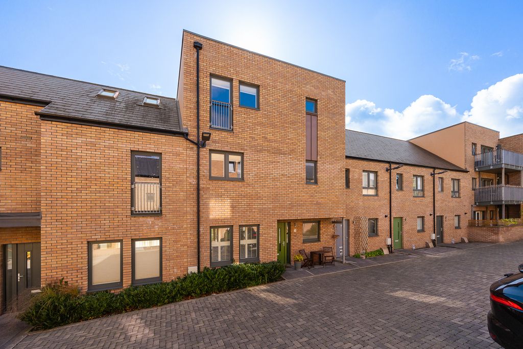 Property photo 1 of 33