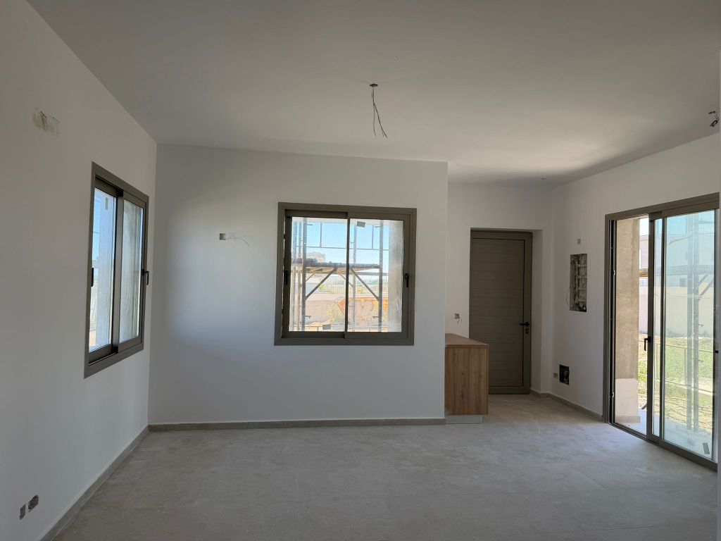 Property photo 3 of 28