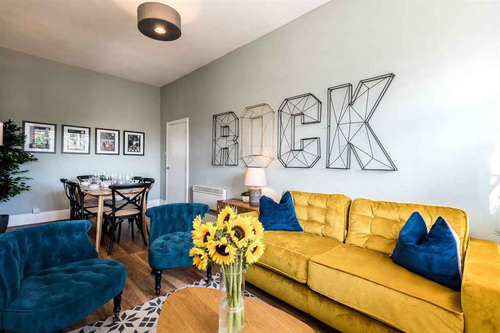 Property photo 1 of 13 Living Room