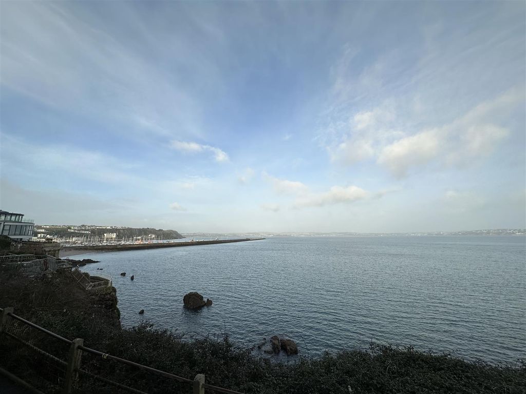 Property photo 2 of 10 Breakwater Crt Sea View.Jpeg