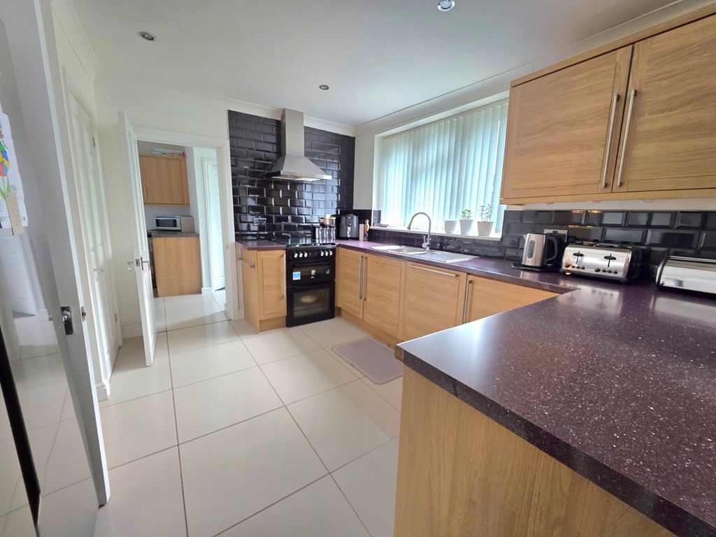 Property photo 3 of 16 Kitchen Area