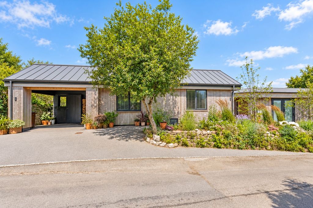 Property photo 1 of 27