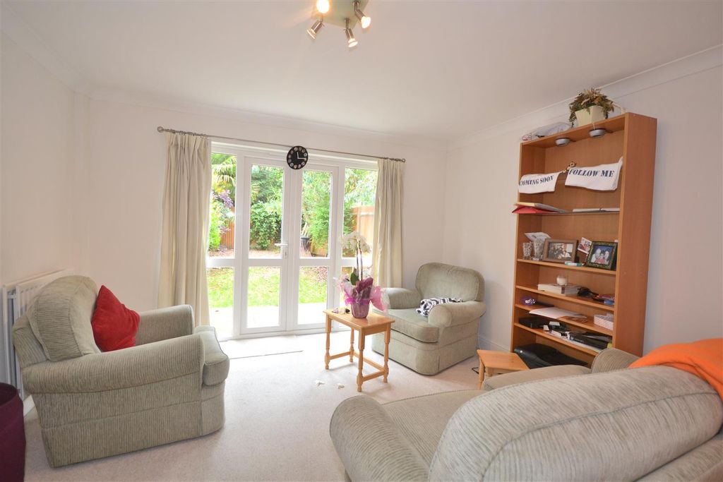 Property photo 2 of 8