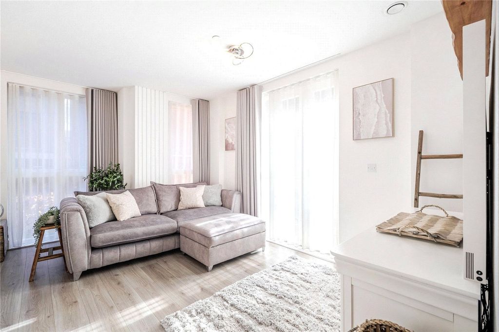 Property photo 2 of 17 Picture No. 12