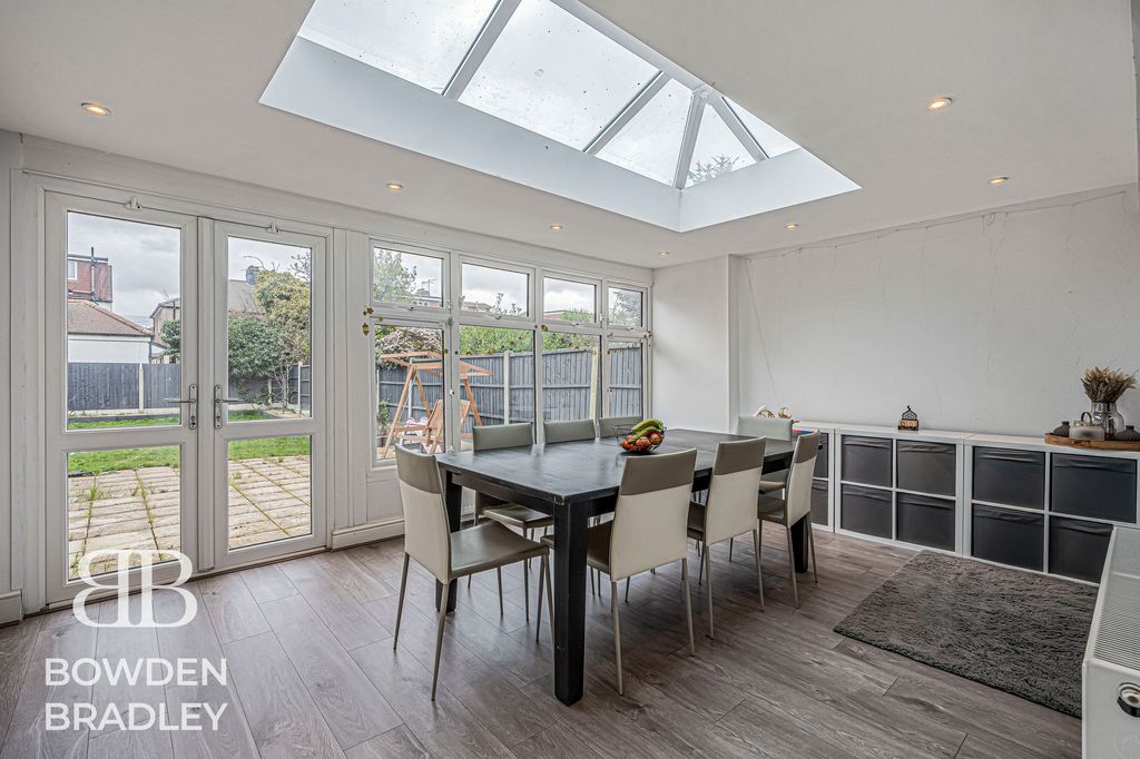 Property photo 2 of 31