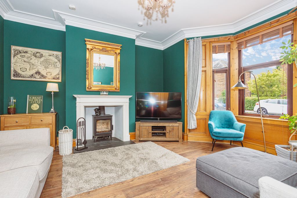 Property photo 2 of 31 Living Room