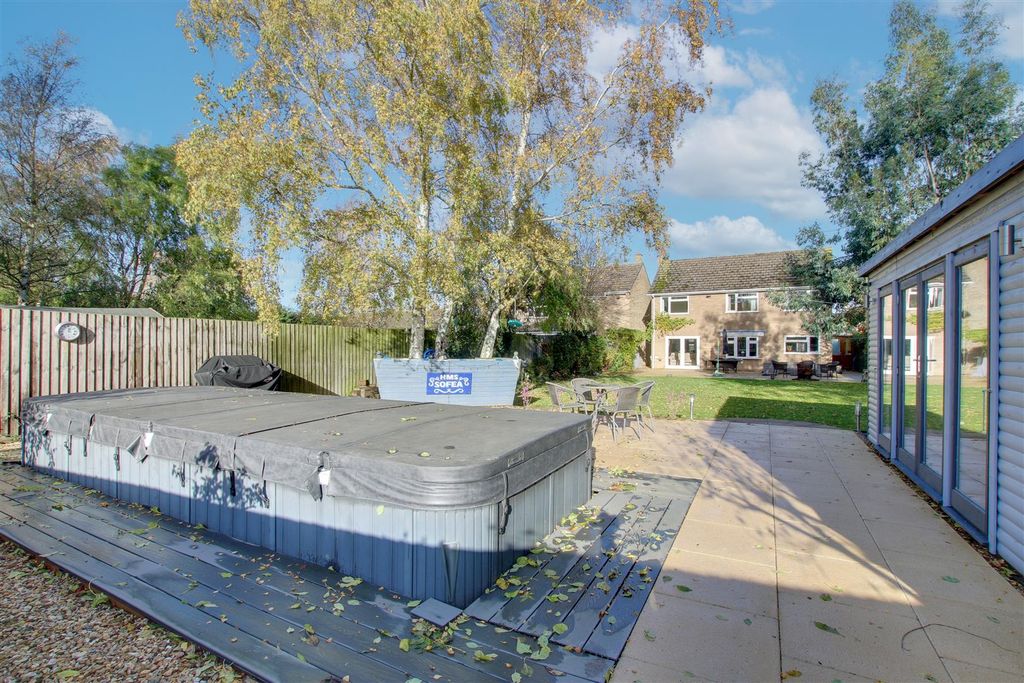 Property photo 2 of 30