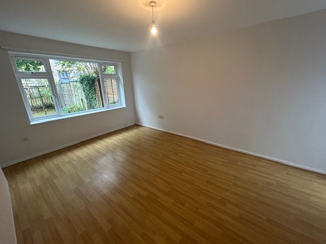 Property photo 3 of 6 Living Room