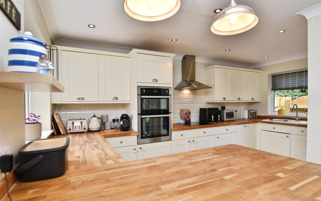 Property photo 2 of 21 9c4c2F08-Kitchen 20Only 20 282 29.Jpg