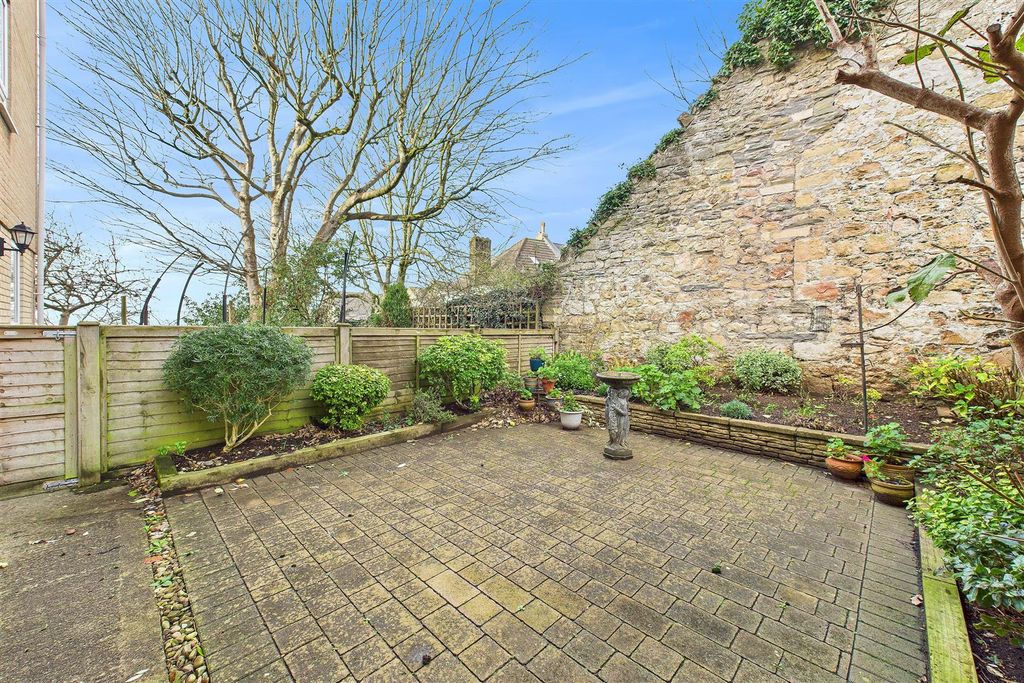 Property photo 2 of 14