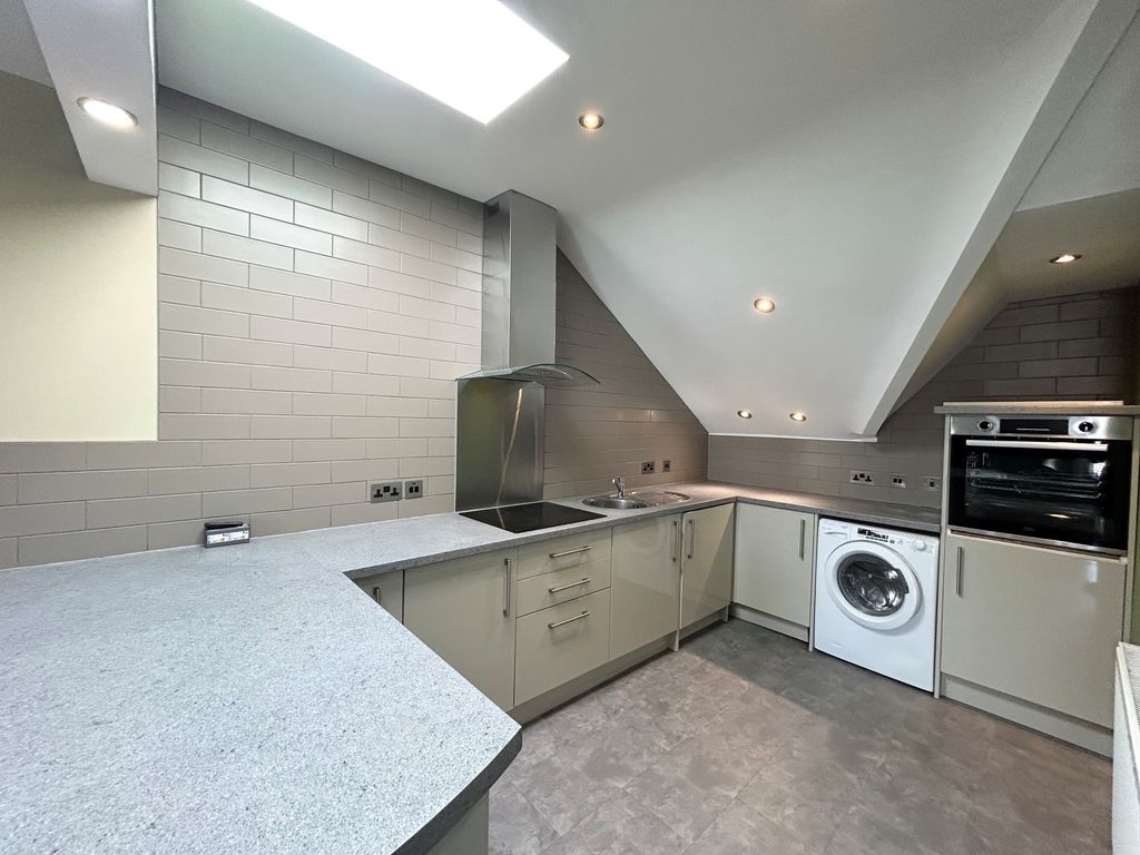 Property photo 2 of 10 Kitchen