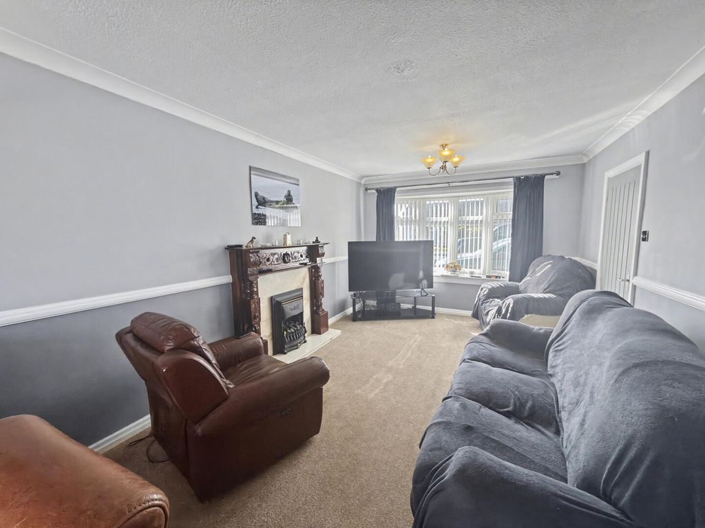 Property photo 3 of 17 Living Room