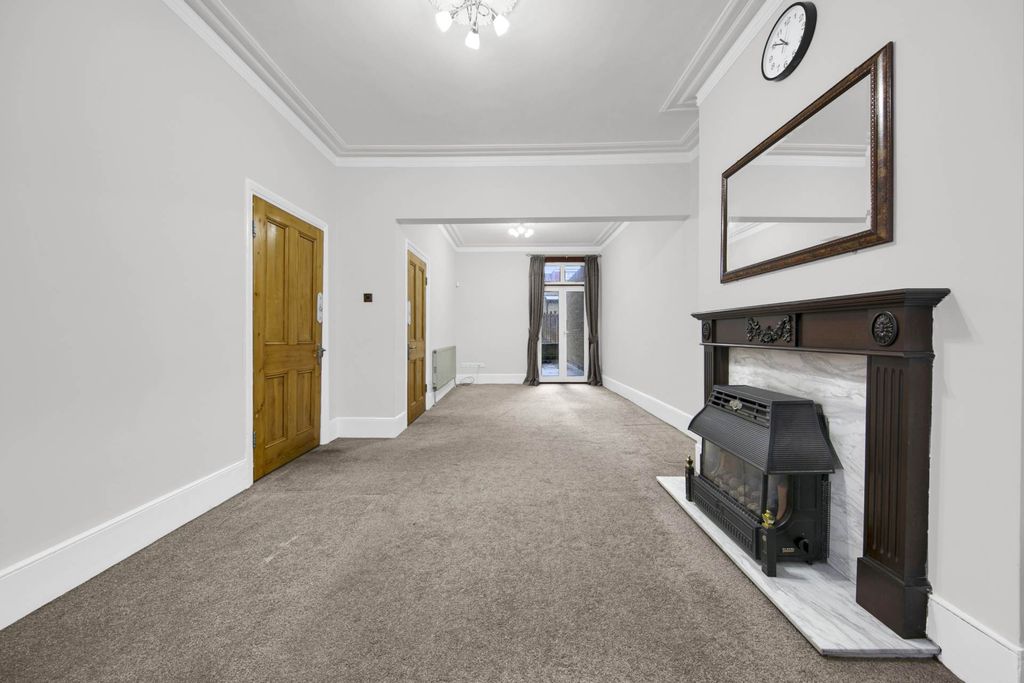 Property photo 3 of 28