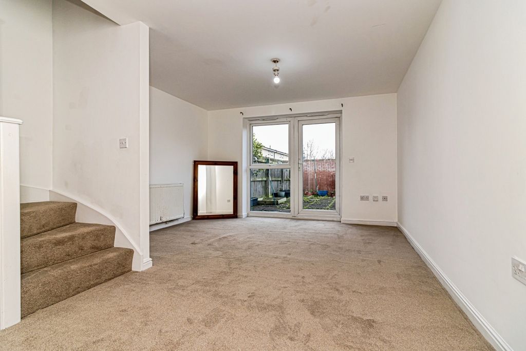 Property photo 2 of 8 Photo