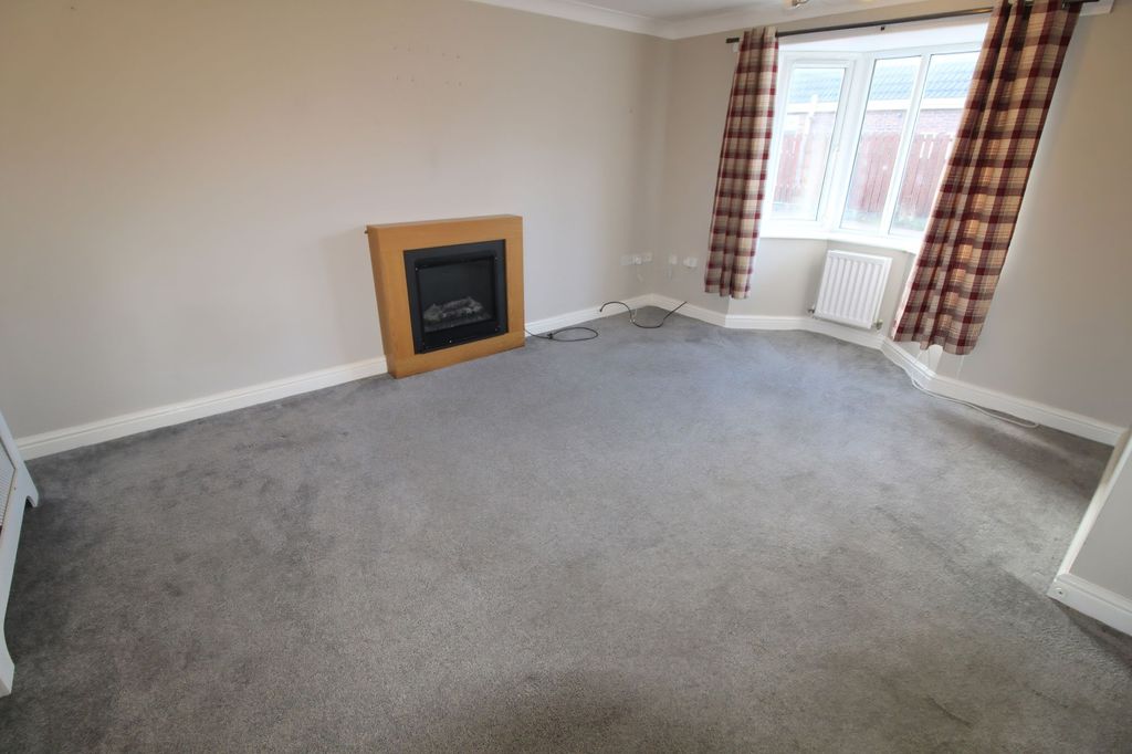 Property photo 2 of 12 Lounge