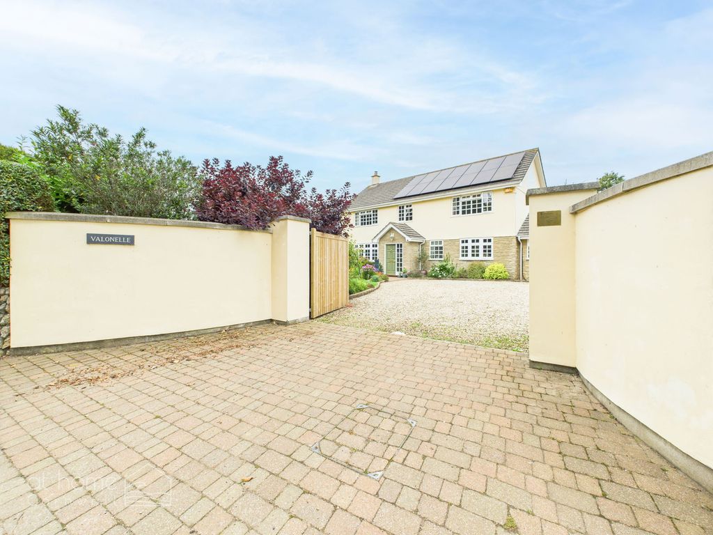 Property photo 2 of 77
