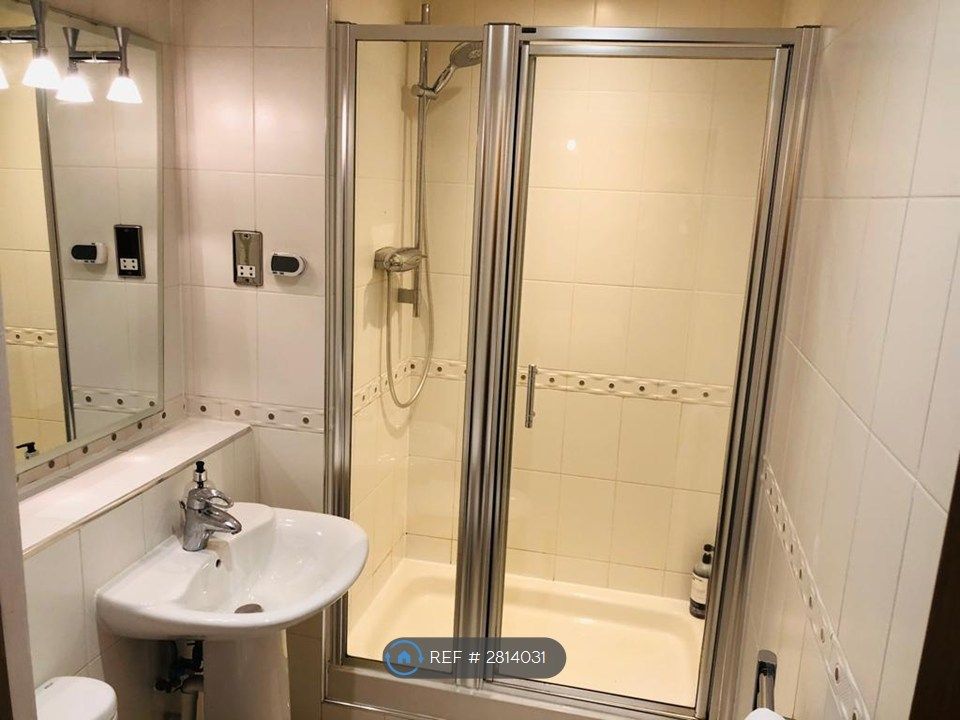 Property photo 2 of 10 En-Suite Bath