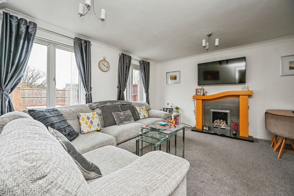 Property photo 3 of 18 Pbox-Img.Jpg